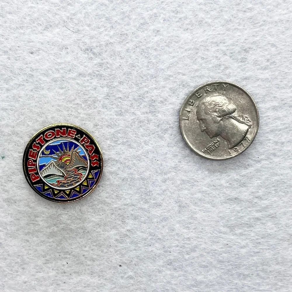 🔮 5/$25 Vintage Pipestone Pass Pin‎